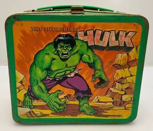 lot 192 image: 1978 Aladdin The Incredible Hulk Metal embossed Luch Box (No Thermos)