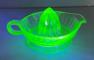 lot 211 image: Vintage Green Vaseline Uraium Glass Juicer Side Pour (Glows Under Black Light)
