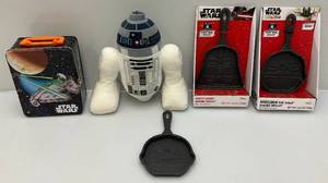 lot 238 image: Misc. STAR WARS Collectibles