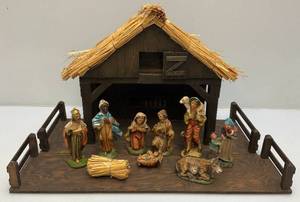 lot 252 image: Vintage Nativity Set Including Fontanini Italy Paper Mache Hand Painted And More
