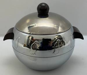 lot 253 image: 1950s Chromed West Bend MCM Penguin Ice Bucket Insulated HotCold Server With Bakelite Handles