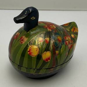 lot 254 image: Antique Paper Mache Duck Trinket Box Hand Painted With 22K Gold Leaf 3 12 x 4