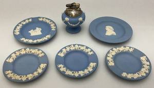 lot 255 image: Misc. Collectible Miniature Wedgwood Items Including Ash Trays 3 3 58 1 4 38, Table Lighter & 4 38 Wedgwood Collectors Society Plate