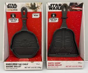 lot 5 image: Disney Star Wars Darth Vador & Mandalorian The Child Cast Iron Baking Skillets (NIB)