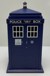 lot 139 image: Police Public Call Box (DOCTOR WHO) Tardis 2004 Cookie Jar (Pre-owned)