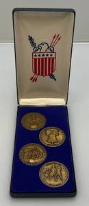 lot 141 image: Vintage Set Of Four 1776-1976 Bicentennial Bronze Commemorative Medallion Medals In Original Display Box (Very Cool)