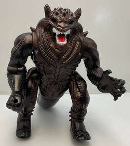 lot 143 image: Vintage 1993 Tyco GORZAK Voice Command Beast Warrior 13 Action Figure Monster (Seems To Work Like It Should)