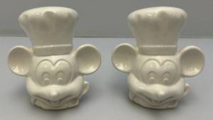 lot 258 image: Vintage Walt Disney Productions MICKEY MOUSE THE HEAD CHEF White Head SaLT & Pepper Shakers 5