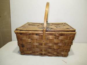 Classic Rush Woven Picnic Basket
