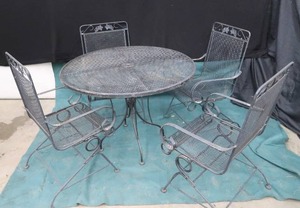 BLACK METAL TABLE & CHAIRS