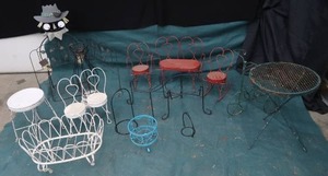 METAL OUTDOOR DECOR