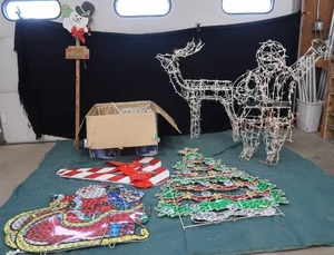 WIREFRAME  LIGHT UP CHRISTMAS DECORATIONS