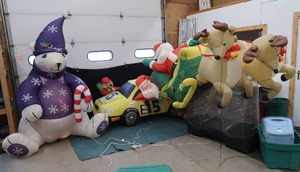 BLOW UP CHRISTMAS DECORATIONS
