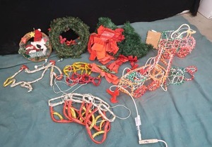 DECORATIVE LIGHT DISPLAY  WREATHS  RIBBONS