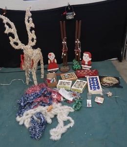 WIREFRAME LIGHT UP REINDEER  TINSEL  ORNAMENTS