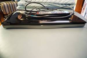 lot 3 image: Samsung Blu-Ray 3D DVD player with remote