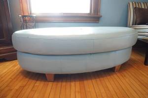 lot 6 image: Large Pleather Ottoman