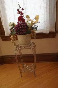 lot 16 image: Metal Plant stand with artificial flower arrangement