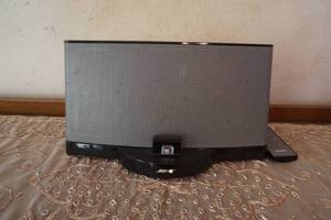 lot 18 image: Bose Sound Dock Series 3 with remote