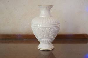 lot 23 image: Lenox Vase