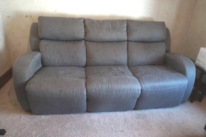 lot 26 image: Electric Recliner Couch