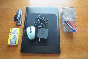 lot 44 image: ASUS laptop & office supplies