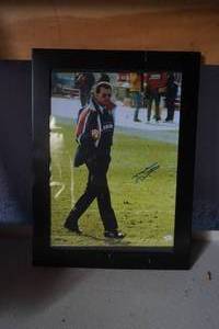 lot 59 image: Autographed Mike Ditka photo in frame