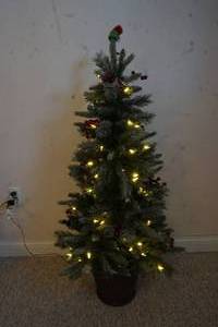 lot 72 image: pre-lit decorated Christmas tree