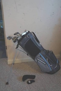 lot 75 image: Golf Clubs & Bag