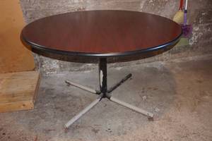 lot 78 image: round banquet table