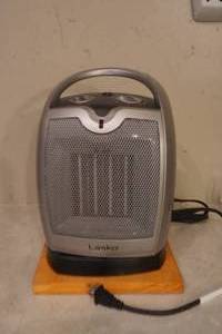 lot 82 image: Lasko heater