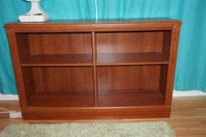 lot 89 image: Wooden bookshelf