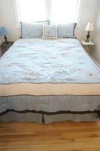 lot 96 image: Queen Size Bed, frame & bedding