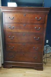 lot 101 image: Broyhill Dresser
