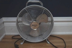 lot 105 image: 12 Comfort Zone Fan