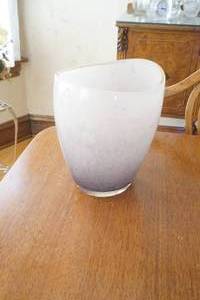 lot 106 image: decorative waste basket