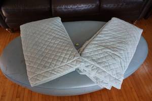 lot 108 image: 2 plush throw blankets
