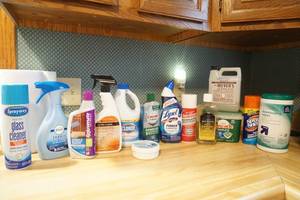 lot 115 image: Cleaning chemicals lot