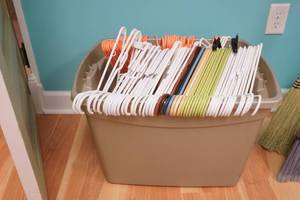 lot 127 image: tote with hangers