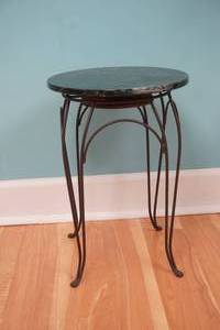 lot 141 image: small side table