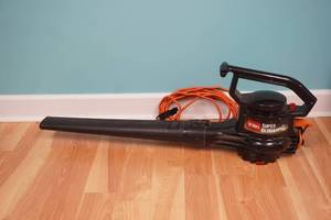 lot 146 image: Toro Super Blower with extension cord