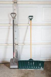 lot 157 image: snow shovel & ice scraper