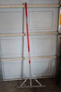 lot 160 image: aluminum rake