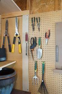 lot 185 image: garden tools