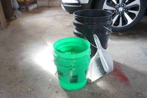 lot 192 image: 5 buckets