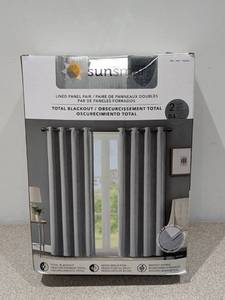 lot 42 image: BRAND NEW SUNSMART TOTAL BLACKOUT CURTAINS