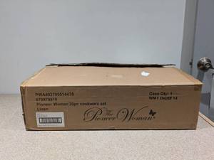 lot 76 image: BRAND NEW THE PIONEER WOMAN 30PC. COOKWARE SET
