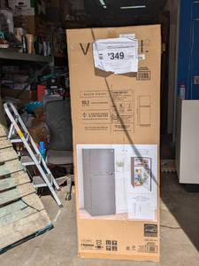 lot 7 image: BRAND NEW VISSANI 10.1 CU. FT. REFRIGERATOR