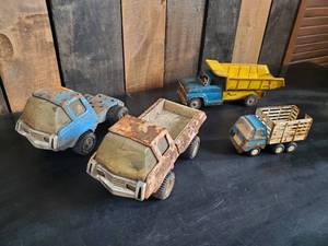 lot 15 image: Lot of 4 Vintage Trucks in Various Sizes Tonka And others