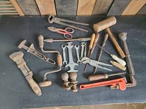 lot 17 image: Lot of Vintage Tools Bledsoe, Ford, Albert Lee ice & fuel,  and more